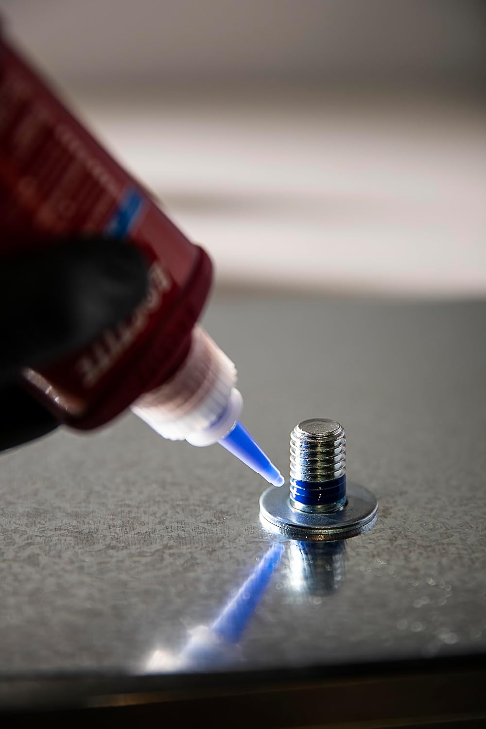 LOCTITE 242 - Blue 50ml | Medium-Strength Threadlocker for Metal Fasteners up to M36 | Prevents Loosening & Ensures Secure Bonding for Machinery, Engines & Vehicles | Thixotropic nature